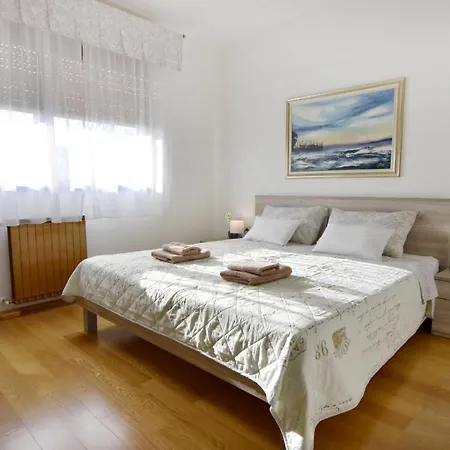 Apartment With A Parking Space - 21070