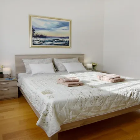 With A Parking Space - 21070 Apartment