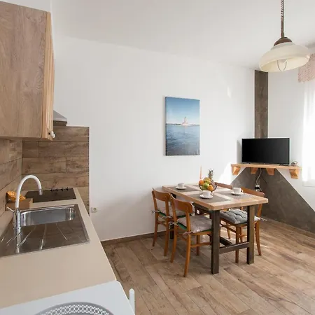 Apartment With A Parking Space - 21070 Umag