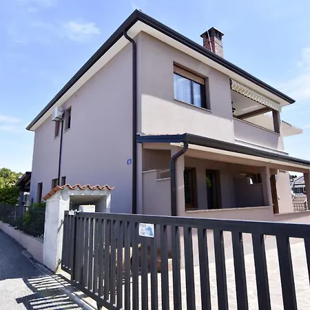With A Parking Space - 21070 Appartement Umag